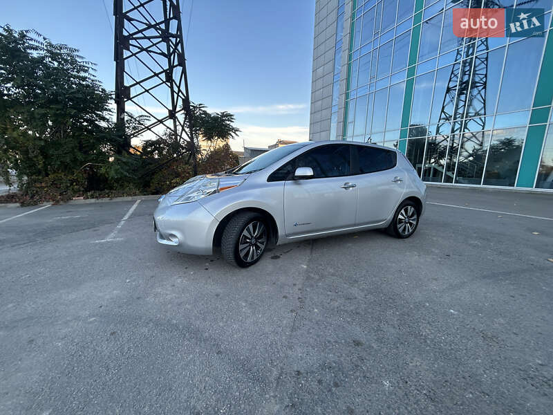 Хэтчбек Nissan Leaf 2013 в Днепре