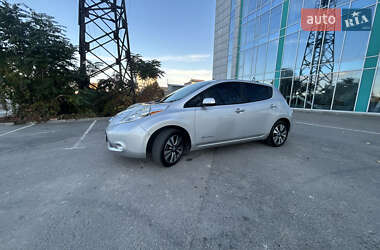 Хэтчбек Nissan Leaf 2013 в 
