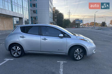 Хэтчбек Nissan Leaf 2013 в 