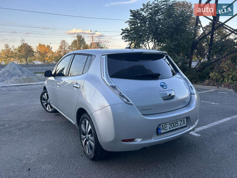 Хэтчбек Nissan Leaf 2013 в Днепре