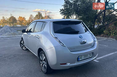 Хэтчбек Nissan Leaf 2013 в 