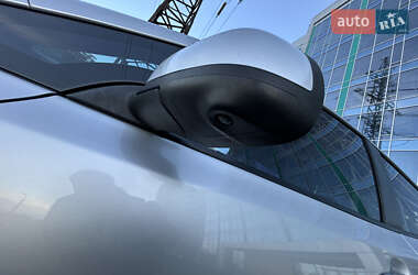 Хэтчбек Nissan Leaf 2013 в 