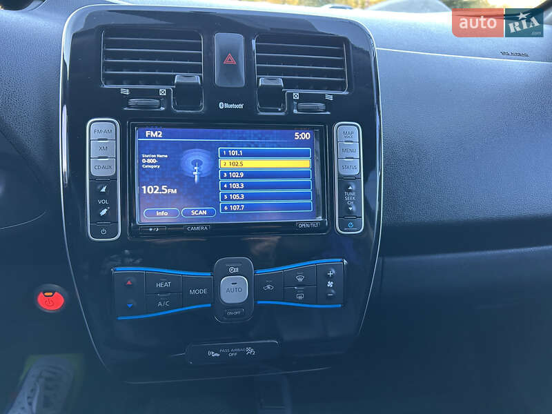 Хэтчбек Nissan Leaf 2013 в Днепре