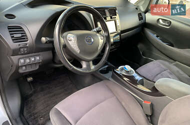 Хэтчбек Nissan Leaf 2013 в 