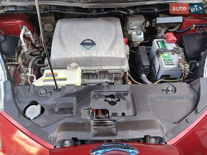 Хетчбек Nissan Leaf 2013 в Білгороді-Дністровському