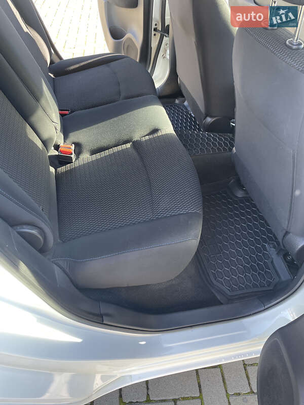 Хэтчбек Nissan Leaf 2013 в Золочеве