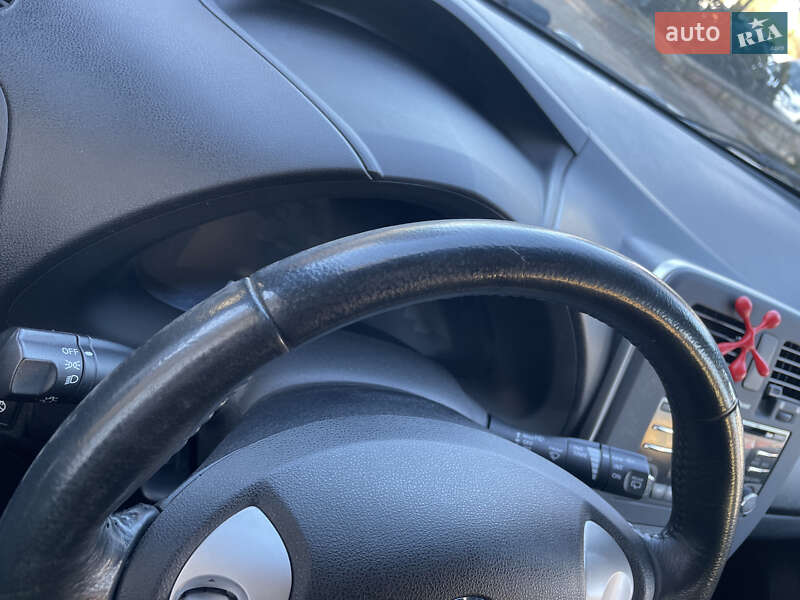 Хэтчбек Nissan Leaf 2013 в Золочеве