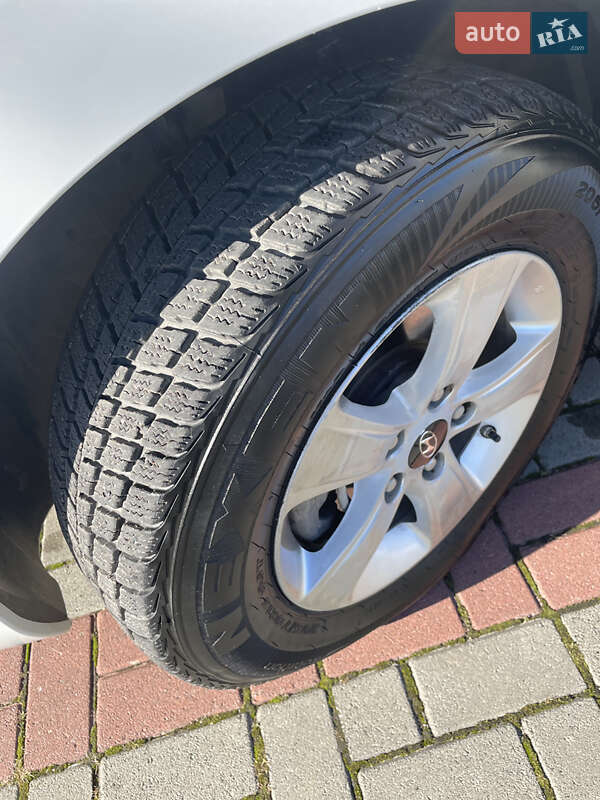 Хэтчбек Nissan Leaf 2013 в Золочеве