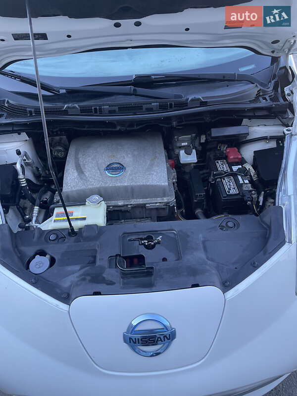 Хэтчбек Nissan Leaf 2013 в Золочеве