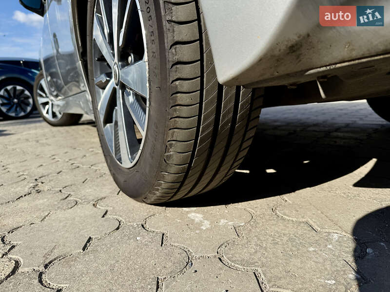 Хетчбек Nissan Leaf 2018 в Дніпрі фото 11 Хетчбек Nissan Leaf 2018 в Дніпрі