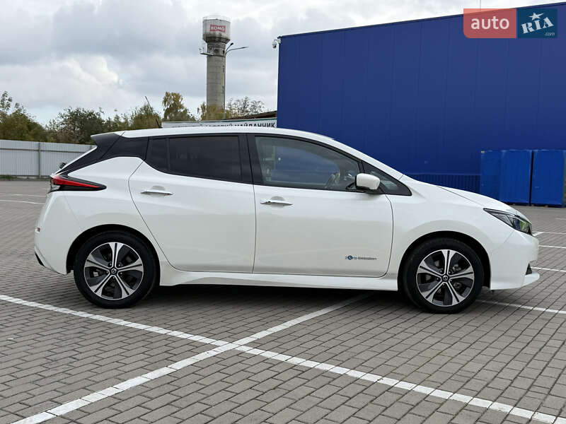 Хетчбек Nissan Leaf 2020 в Дубні