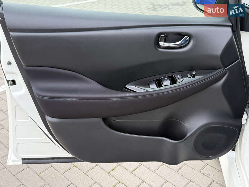 Хетчбек Nissan Leaf 2020 в Дубні