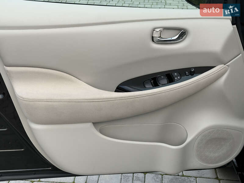 Хэтчбек Nissan Leaf 2014 в Ровно