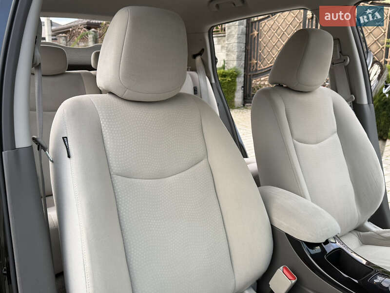 Хэтчбек Nissan Leaf 2014 в Ровно