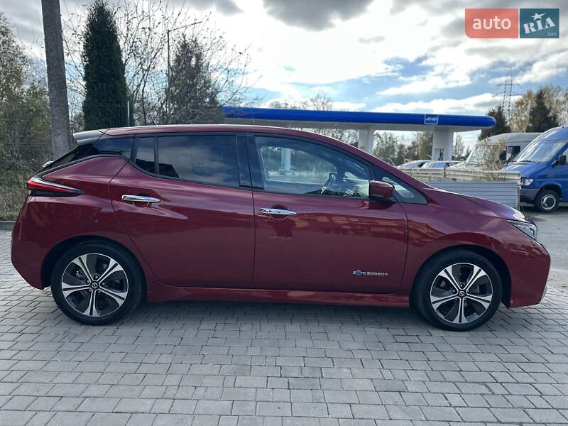 Хэтчбек Nissan Leaf 2018 в Хмельницком