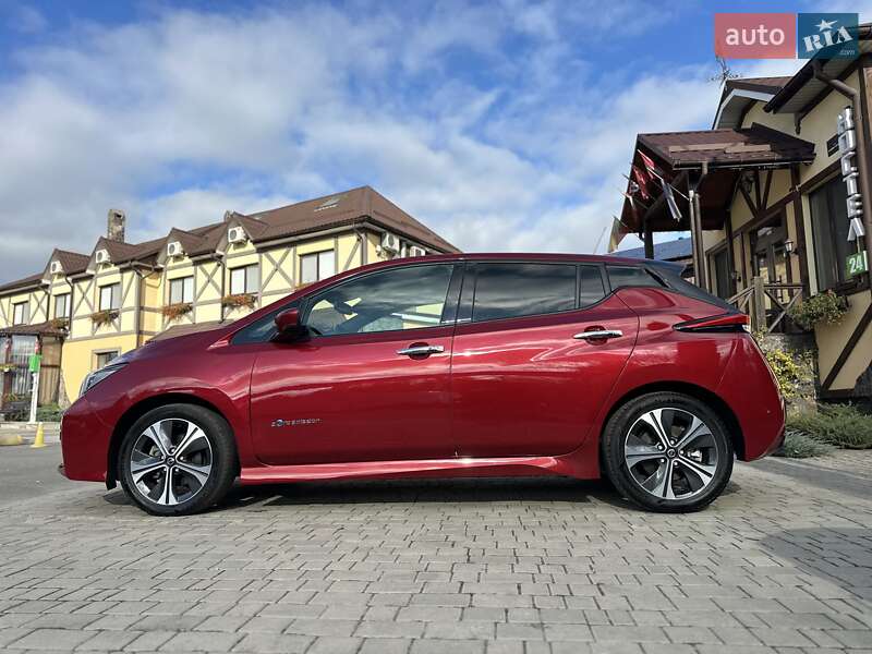 Хэтчбек Nissan Leaf 2018 в Хмельницком