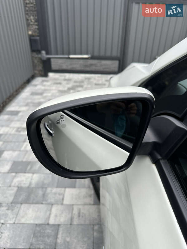 Хэтчбек Nissan Leaf 2019 в Хусте