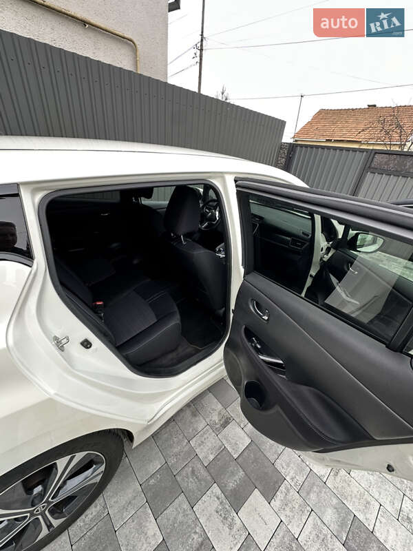 Хэтчбек Nissan Leaf 2019 в Хусте