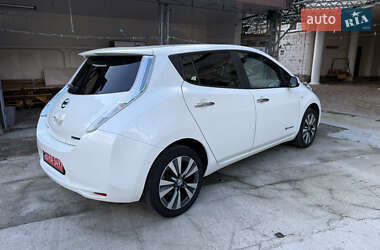 Хэтчбек Nissan Leaf 2013 в 