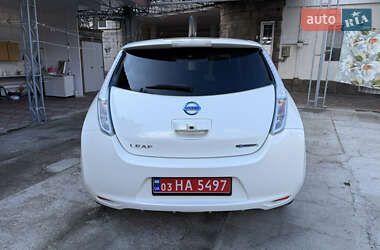 Хэтчбек Nissan Leaf 2013 в 