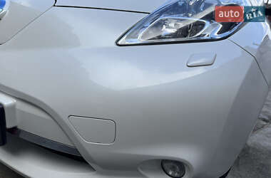 Хэтчбек Nissan Leaf 2013 в 
