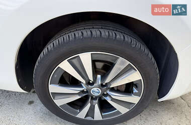 Хэтчбек Nissan Leaf 2013 в 