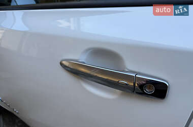 Хэтчбек Nissan Leaf 2013 в 