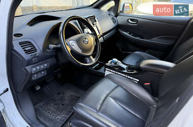 Хэтчбек Nissan Leaf 2013 в 