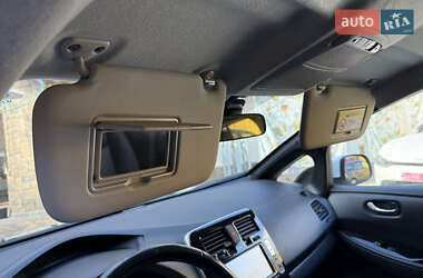 Хэтчбек Nissan Leaf 2013 в 
