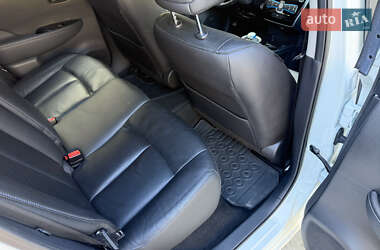 Хэтчбек Nissan Leaf 2013 в 