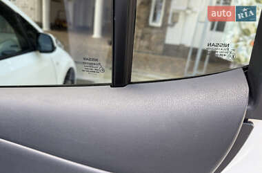 Хэтчбек Nissan Leaf 2013 в 