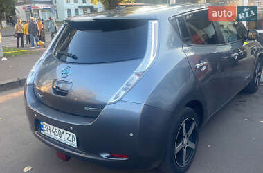Хэтчбек Nissan Leaf 2015 в 