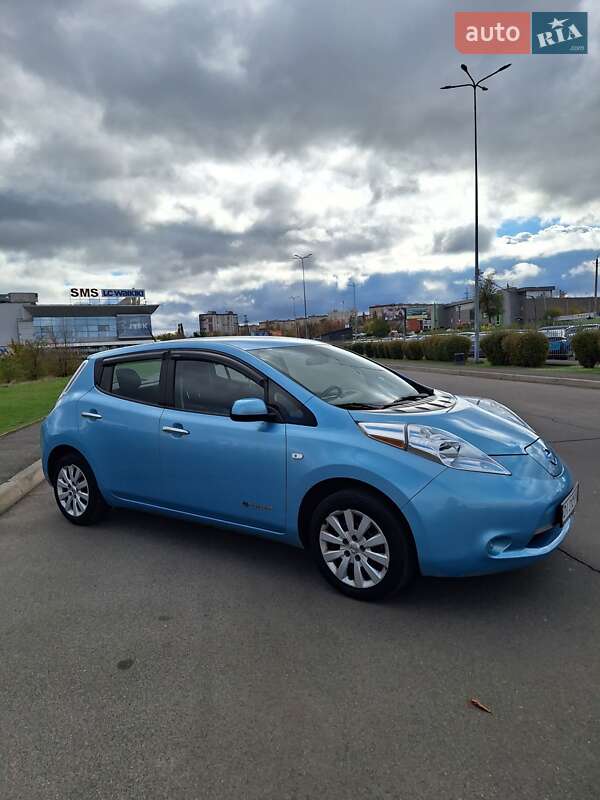 Хэтчбек Nissan Leaf 2015 в Кривом Роге