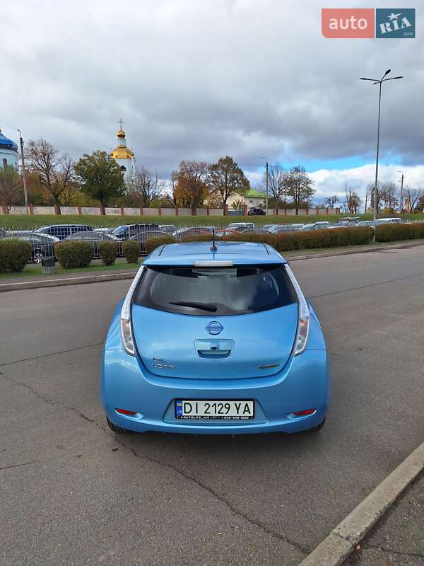 Хэтчбек Nissan Leaf 2015 в Кривом Роге
