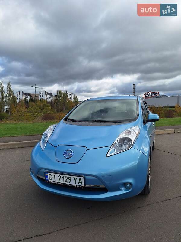 Хэтчбек Nissan Leaf 2015 в Кривом Роге