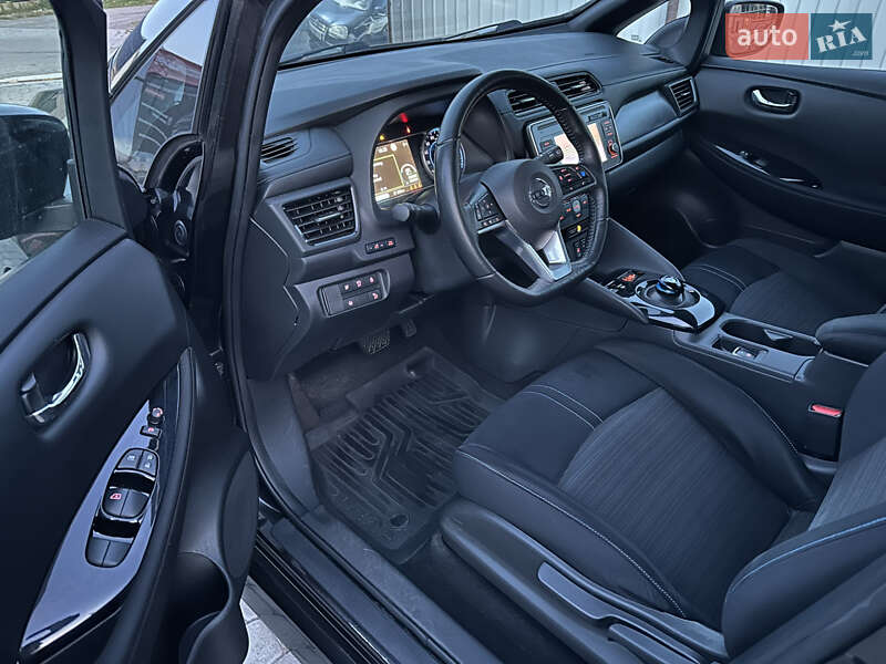 Хэтчбек Nissan Leaf 2018 в Сокале