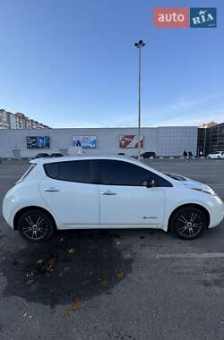 Хетчбек Nissan Leaf 2015 в Івано-Франківську