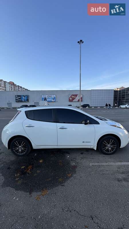 Хэтчбек Nissan Leaf 2015 в Ивано-Франковске
