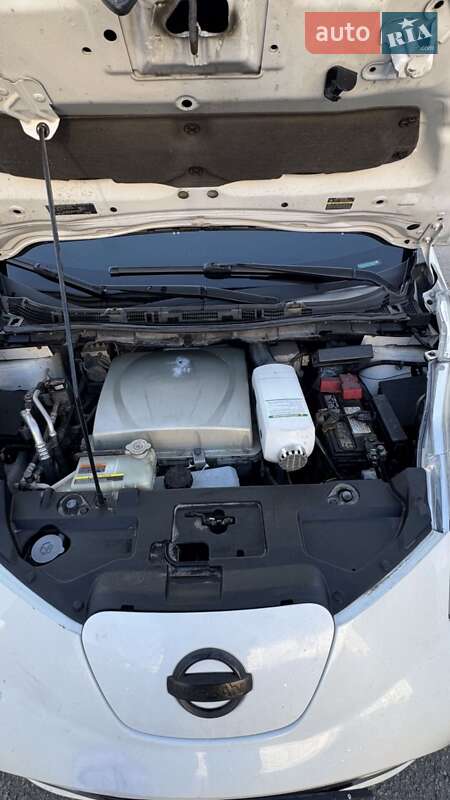 Хэтчбек Nissan Leaf 2015 в Ивано-Франковске