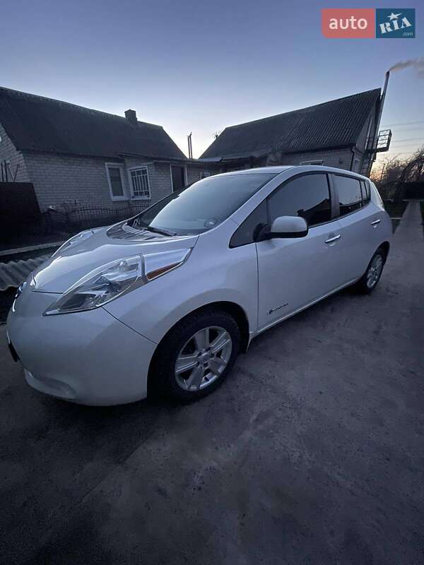 Хетчбек Nissan Leaf 2013 в Нововолинську фото 10 Хетчбек Nissan Leaf 2013 в Нововолинську
