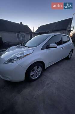 Хэтчбек Nissan Leaf 2013 в 