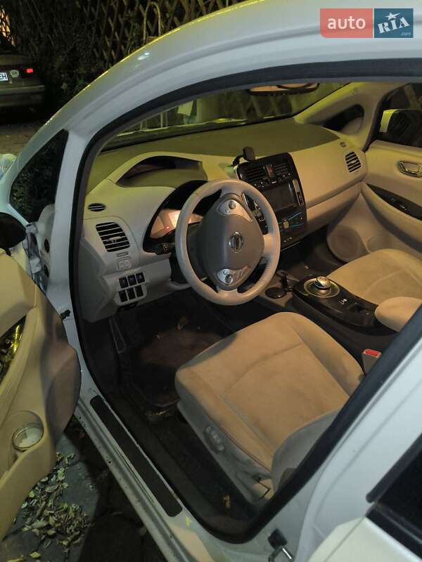 Хэтчбек Nissan Leaf 2012 в Одессе