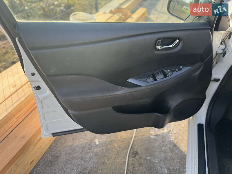 Хэтчбек Nissan Leaf 2013 в Ровно фото 8 Хэтчбек Nissan Leaf 2013 в Ровно