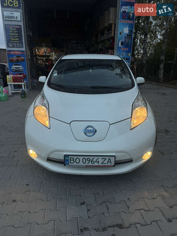 Хэтчбек Nissan Leaf 2016 в 