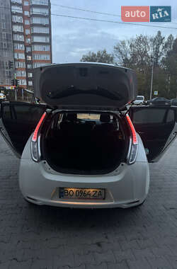 Хэтчбек Nissan Leaf 2016 в 