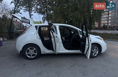 Хэтчбек Nissan Leaf 2016 в 