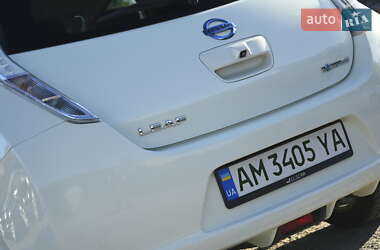Хэтчбек Nissan Leaf 2011 в 