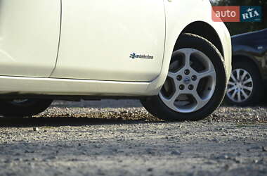 Хэтчбек Nissan Leaf 2011 в 