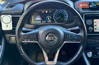 Хэтчбек Nissan Leaf 2018 в 