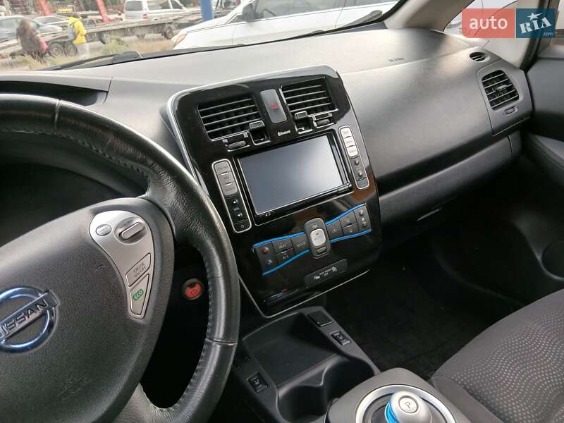 Хетчбек Nissan Leaf 2015 в Києві